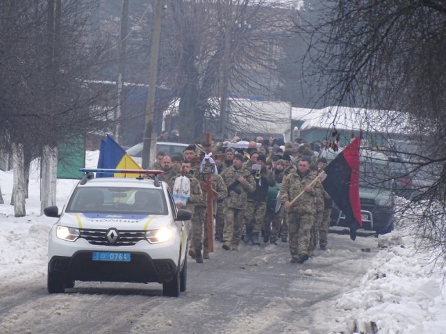 Осиротіли троє донечок: поховали Героя Юрія Марковського з Волині
