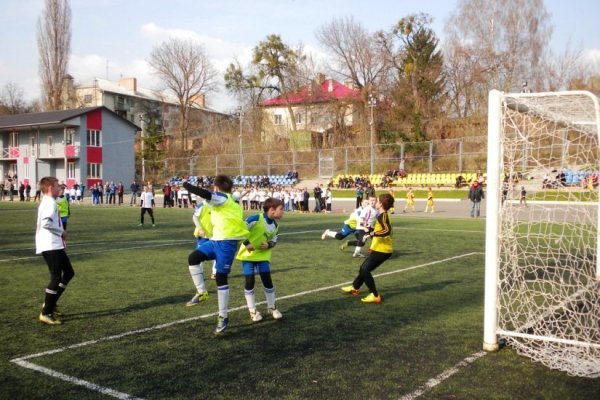 У Луцьку македонець нагородив юних «зірок» футболу. ФОТО