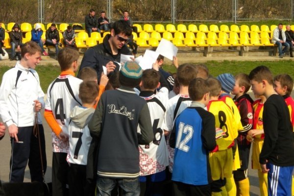 У Луцьку македонець нагородив юних «зірок» футболу. ФОТО