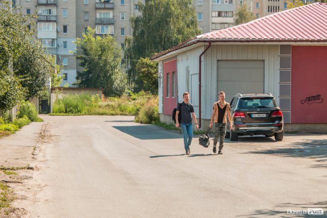 «Хто живе на ЛПЗ, тому у житті везе»: день на луцькому районі контрастів. ФОТО