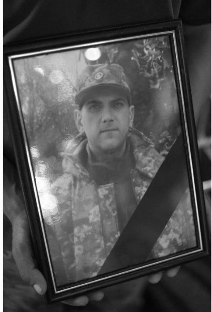 У Луцьку попрощалися із двома загиблими на Донеччині захисниками — Олександром Цвидом і Сергієм Семенюком