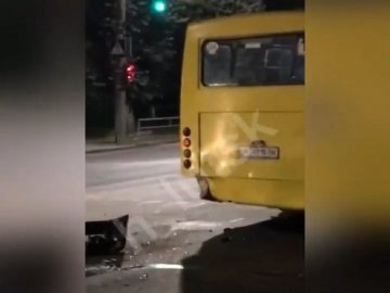 У Луцьку легковик в'їхав у маршрутку. ФОТО