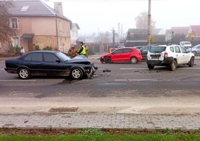 У Луцьку в ДТП постраждав водій: деталі подвійної аварії. ФОТО