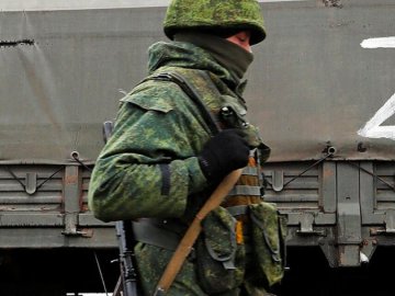 «Там тысячами привозят. Свалка высотой с человеческий рост…», –  окупант розповідає дружині про вбитих росіян