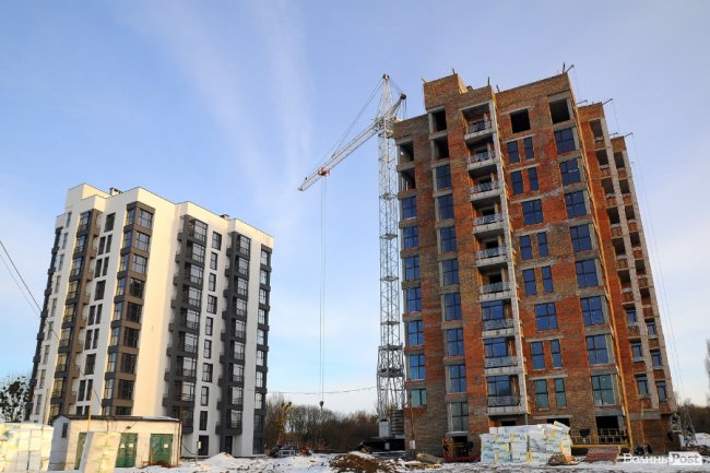 Другий та перший будинки