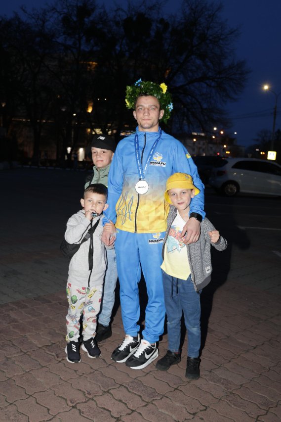 У Луцьку зустріли переможців та призерів чемпіонату Європи зі змішаних єдиноборств ММА. ФОТО