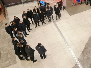 Волинські семінаристи влаштували різдвяний флешмоб у «ПортСіті». ФОТО. ВІДЕО