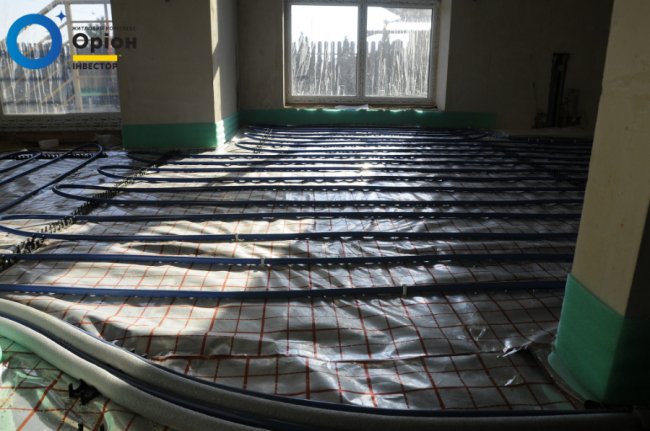 У ЖК «Оріон» монтують «теплу» підлогу. ФОТО*