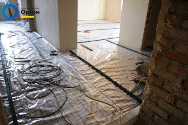 У ЖК «Оріон» монтують «теплу» підлогу. ФОТО*