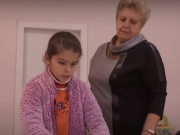 На Волині вчителька у 60 років заради дітей опанувала шрифт Брайля