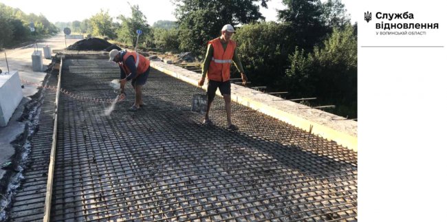 Показали, як на Волині ремонтують 54-метровий міст через річку Вижівка. ФОТО