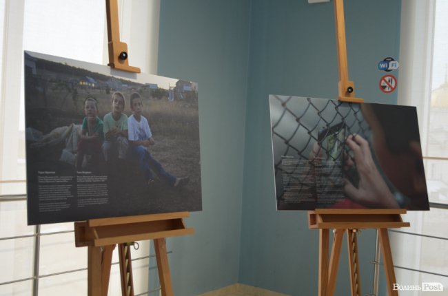 У Луцьку відкрили виставку світлин «Історії з окупованого Криму». ФОТО