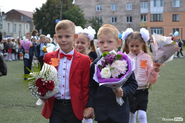 Благодійно, красиво, урочисто: як відсвяткували старт навчання у ліцеї Ковеля. ФОТО
