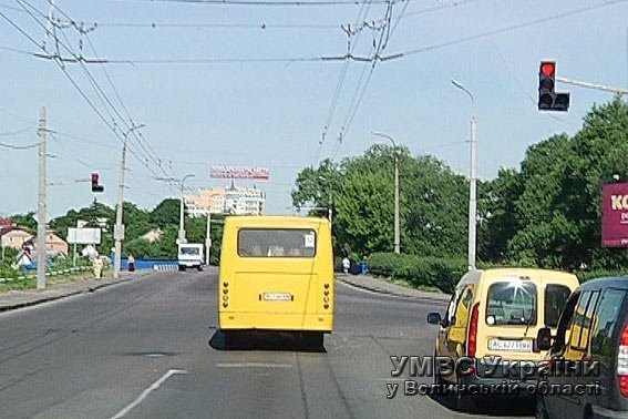 Луцькі маршрутники висаджують людей під світлофорами та їздять напідпитку, - ДАІ. ФОТО. ВІДЕО
