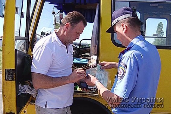 Луцькі маршрутники висаджують людей під світлофорами та їздять напідпитку, - ДАІ. ФОТО. ВІДЕО