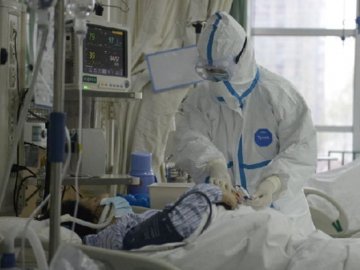 В Україні не будуть госпіталізовувати хворих з легкою формою COVID-19