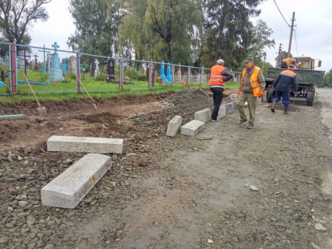 Три із семи: в автодорі нема грошей на зупинки для волинського села