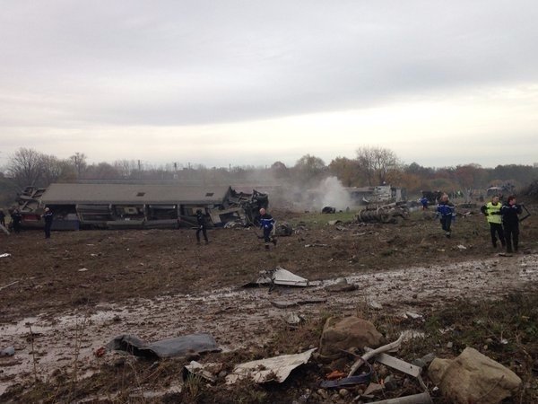 Ще одна трагедія у Франції: з колії зійшов потяг. ФОТО