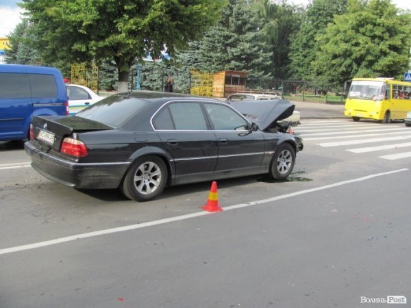 У Луцьку відомий співак потрапив в автомобільну аварію. ФОТО