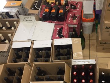 У луцького підприємця вилучили понад 300 літрів елітного алкоголю