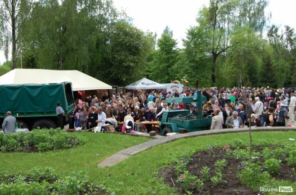 Як у Луцьку їли кашу і співали фронтових пісень