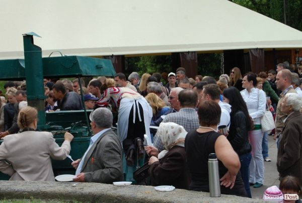 Як у Луцьку їли кашу і співали фронтових пісень