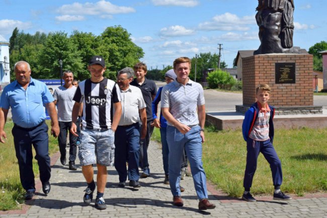 «А в нас навіть діти знають, хто такий Степан Петрович». Як старовижівчани зустрічали депутата Івахіва*