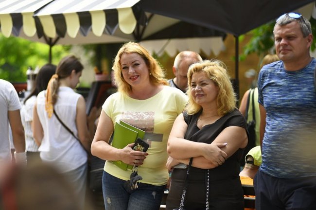 Як у луцькому зоопарку особливі дітки город садили. ФОТО