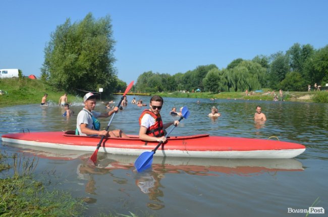 Спека в наметах і аншлаг у зоні купання: як фестивалить «Бандерштат». ФОТО