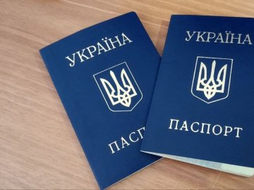 У міграційній службі на Волині розповіли про обов'язкову зміну фото у паспорті: кому і коли це потрібно зробити