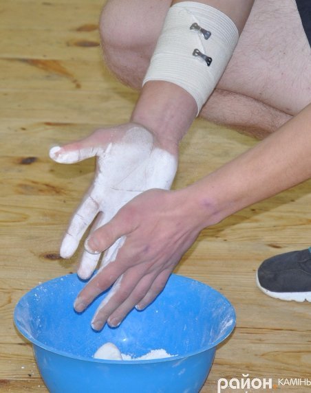 Битва богатирів: на Волині пройшли змагання з гирьового спорту