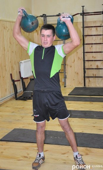 Битва богатирів: на Волині пройшли змагання з гирьового спорту