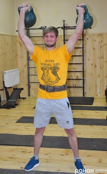 Битва богатирів: на Волині пройшли змагання з гирьового спорту