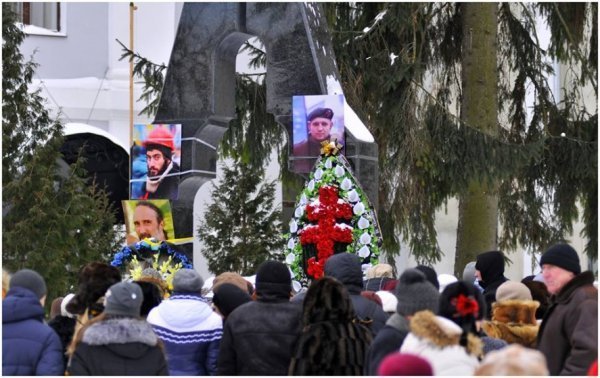 «Євронеділя» в Луцьку: віче, хода та панахида. ФОТО