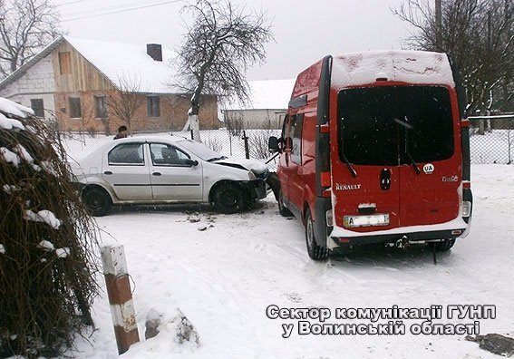 В Луцьку таксі не розминулось з бусом
