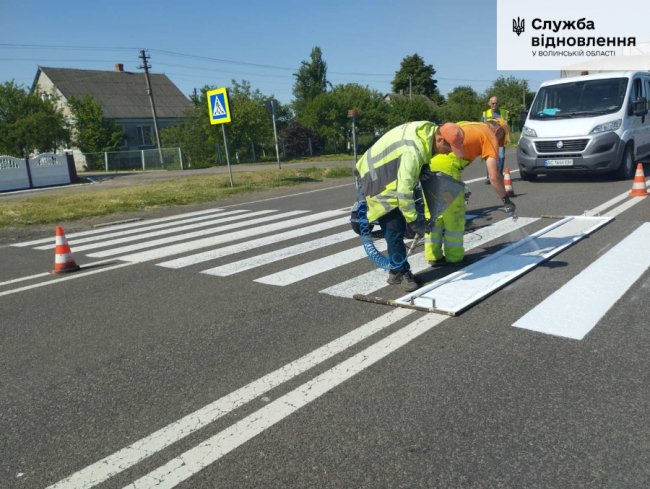 На трасі Луцьк – Рівне поновлюють дорожню розмітку
