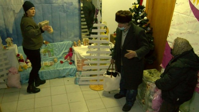 Напередодні щедрого вечора волонтери роздали пенсіонерам на Волині домашні страви. ВІДЕО