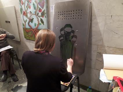 Художники розмалювали щити бійцям самооборони. ФОТО. ВІДЕО