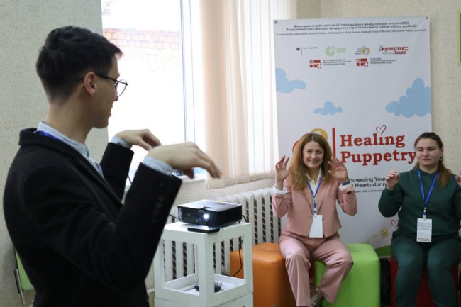 У Луцьку психологів та педагогів почали навчати лялькотерапії