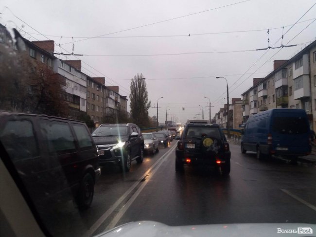 Через дві аварії у Луцьку величезна «тягучка»