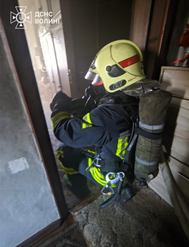 У Луцьку в 5-поверхівці горіла квартира