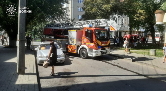 У Луцьку в 5-поверхівці горіла квартира