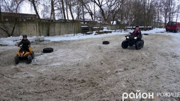 На Волині дітям влаштували катання на квадроциклах