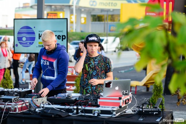 Лаундж-зона, розваги і подарунки: «Інвестор» влаштував грандіозне знайомство сусідам на «Юпітері». ФОТО*