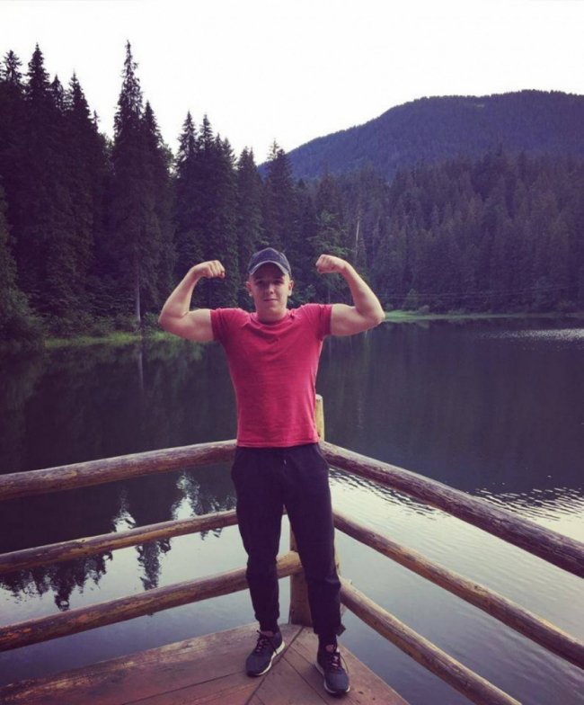 ЗМІ ідентифікували молодиків, які пікетували СБУ