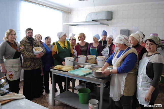 Як у селі під Луцьком ліпили вареники на Схід