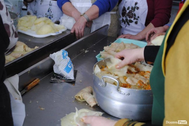 Як у селі під Луцьком ліпили вареники на Схід