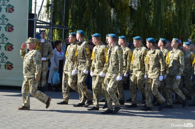 «Нам є що захищати»: урочиста посвята ліцеїстів у Луцьку.  ФОТО