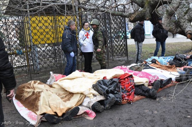 Церква, медики, тіла: священик з Волині показав трагічні кадри з протистояння на Майдані 5-річної давності