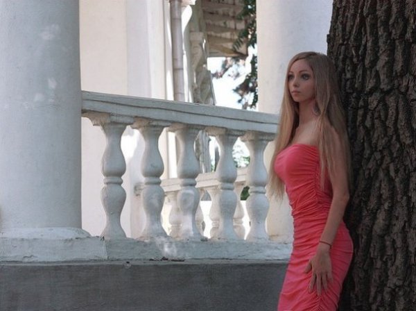 Довгоногій блондинці з України не дає спокою слава ляльки Барбі. ФОТО